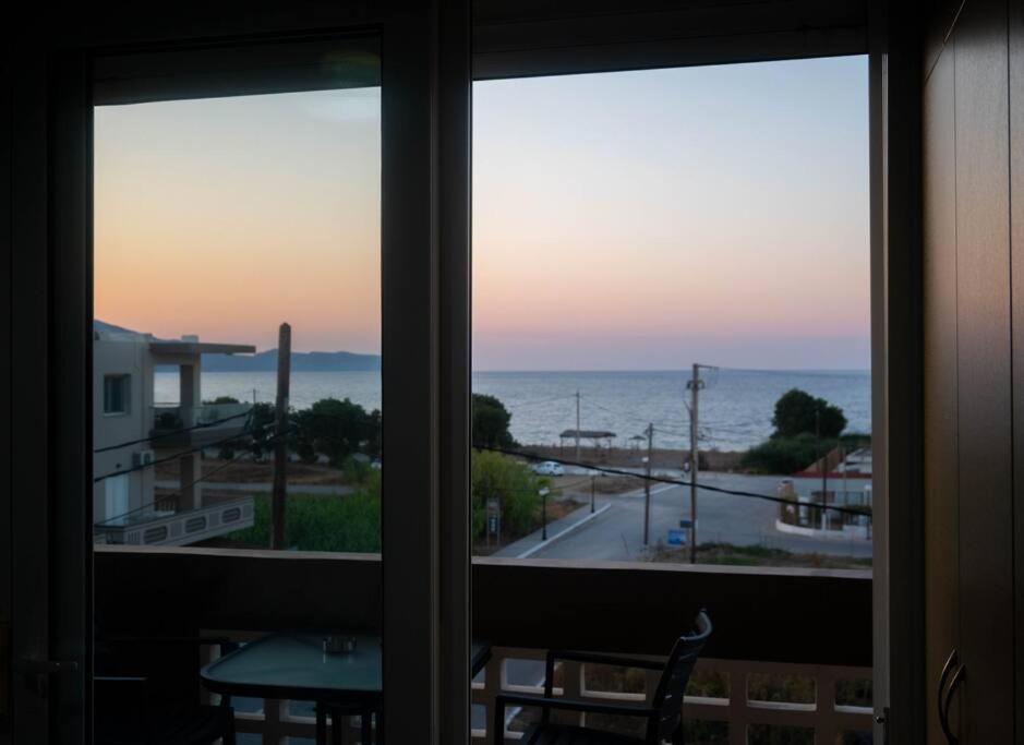 Smell Of The Sea Apartment Kissamos Exterior photo